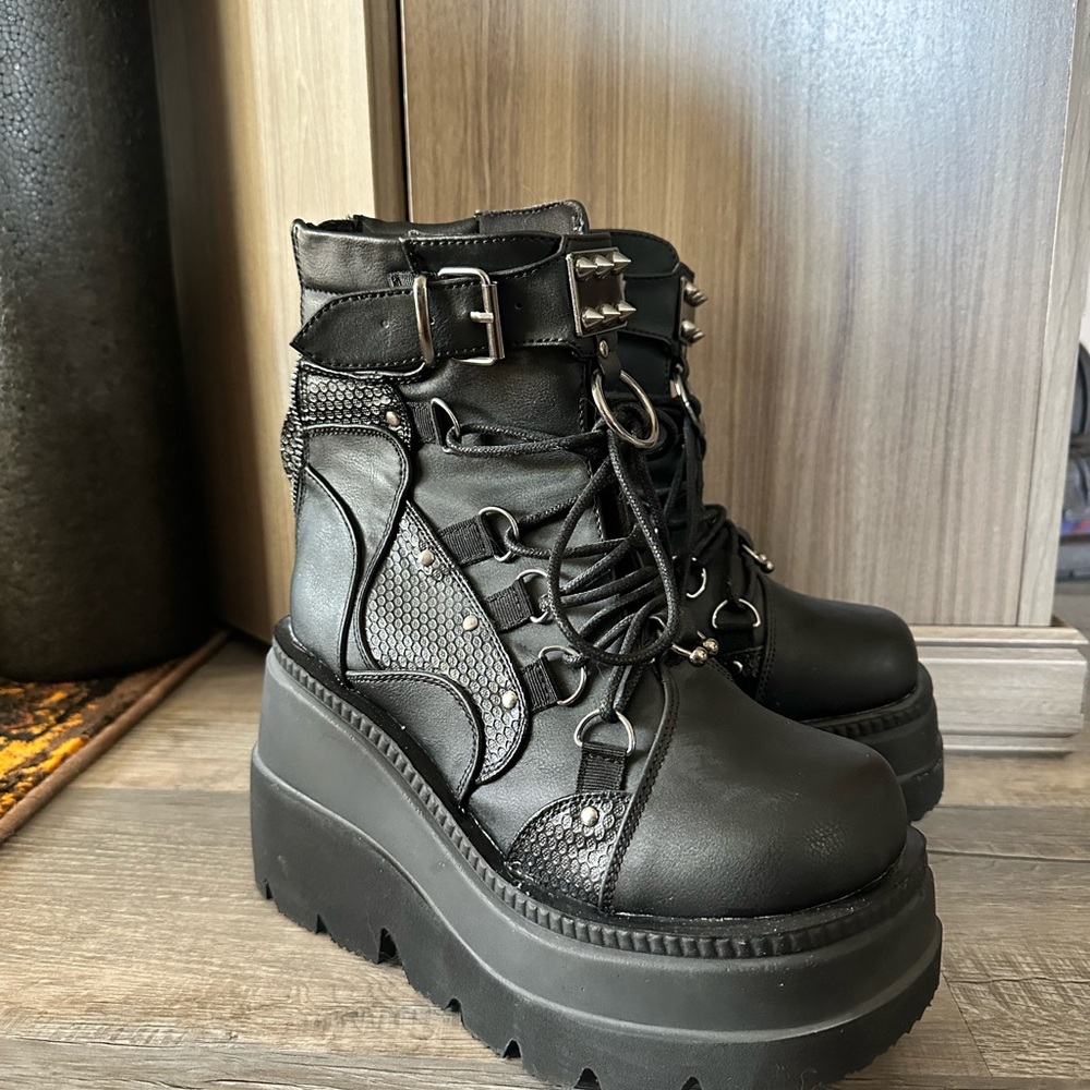 Demonia Shaker-60 Black Chunky Platform Boots women's size 8